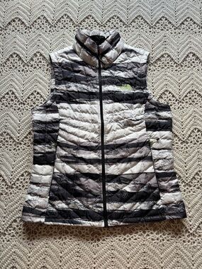 The North Face Women's ThermoBall Vest Black Desert Stripe/White Quilted Medium